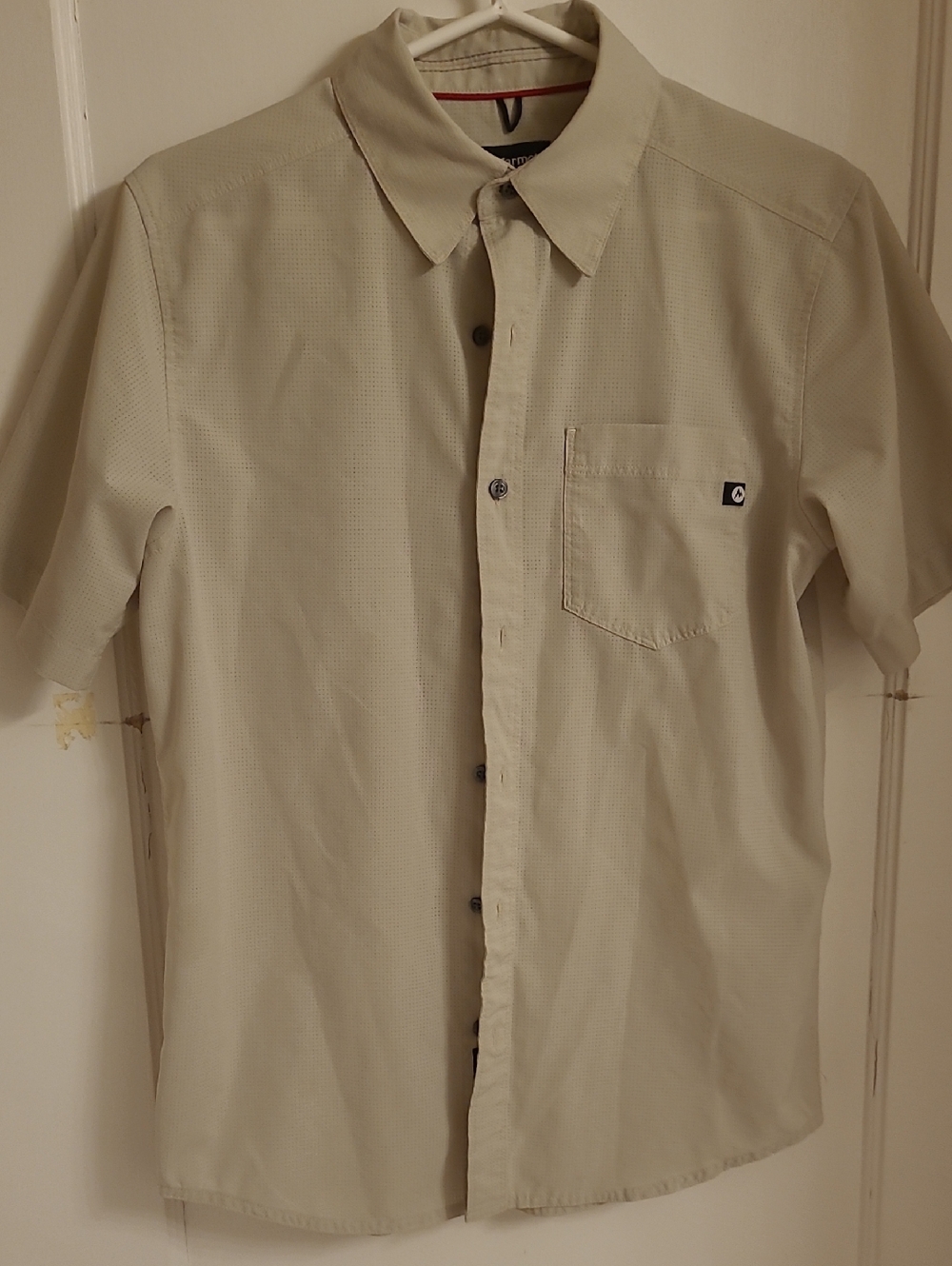 Marmot Men's Short-Sleeve Button-Down Shirt in Light Beige / Light Tan